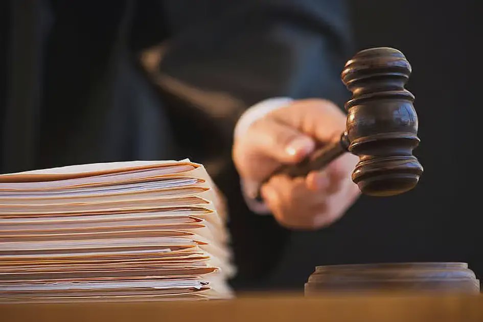 جهاز بيئة أبوظبي يغرم منشأة بلاستيك وورق 15 ألف درهم